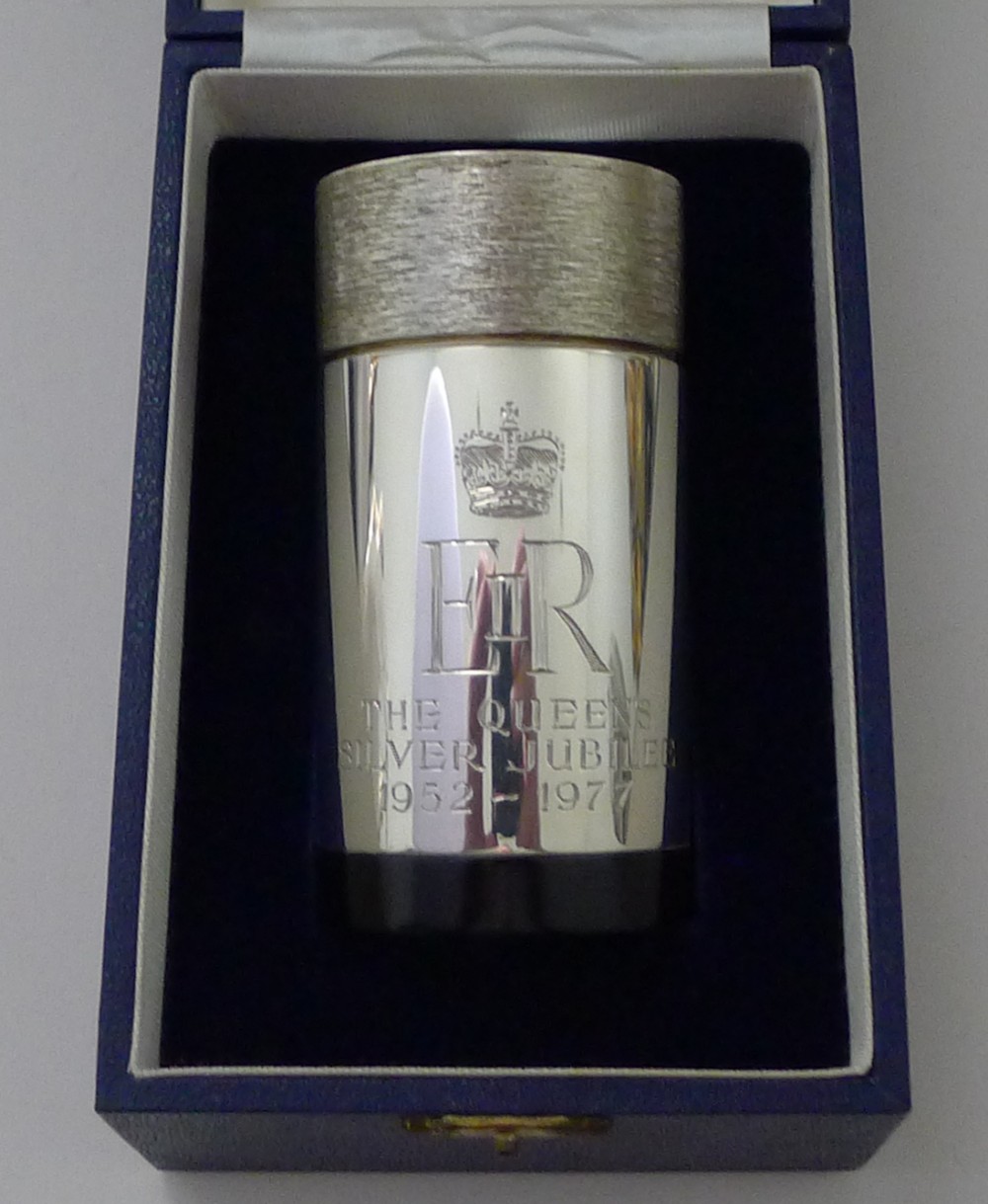 elizabeth ii commemorative silver jubilee pepper grinder modernist